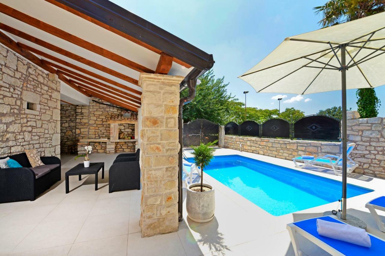 Lory Villa Sveti Lovrec Pazenaticki ภายนอก รูปภาพ